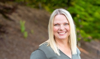 Lori Nelson